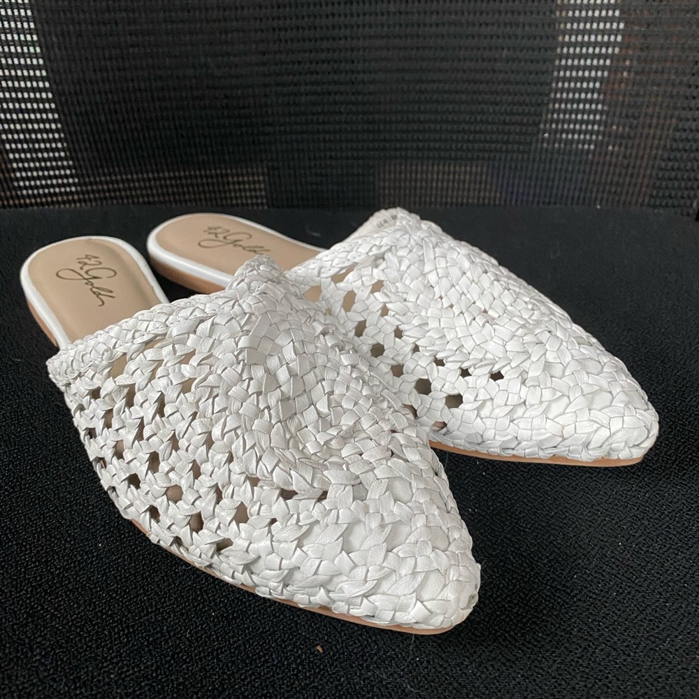 Chinese Laundry 42 Gold Woven Mules